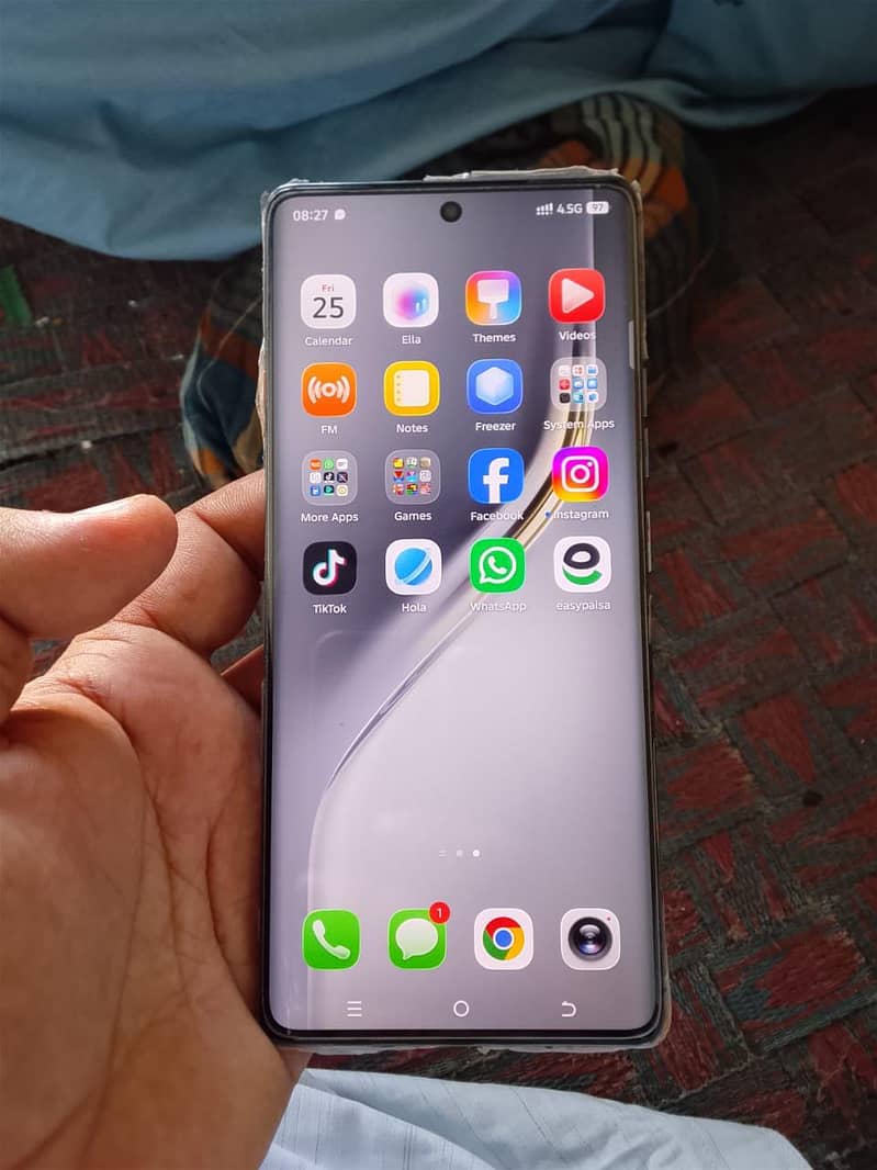 Tecno CAMON 40 Pro 1