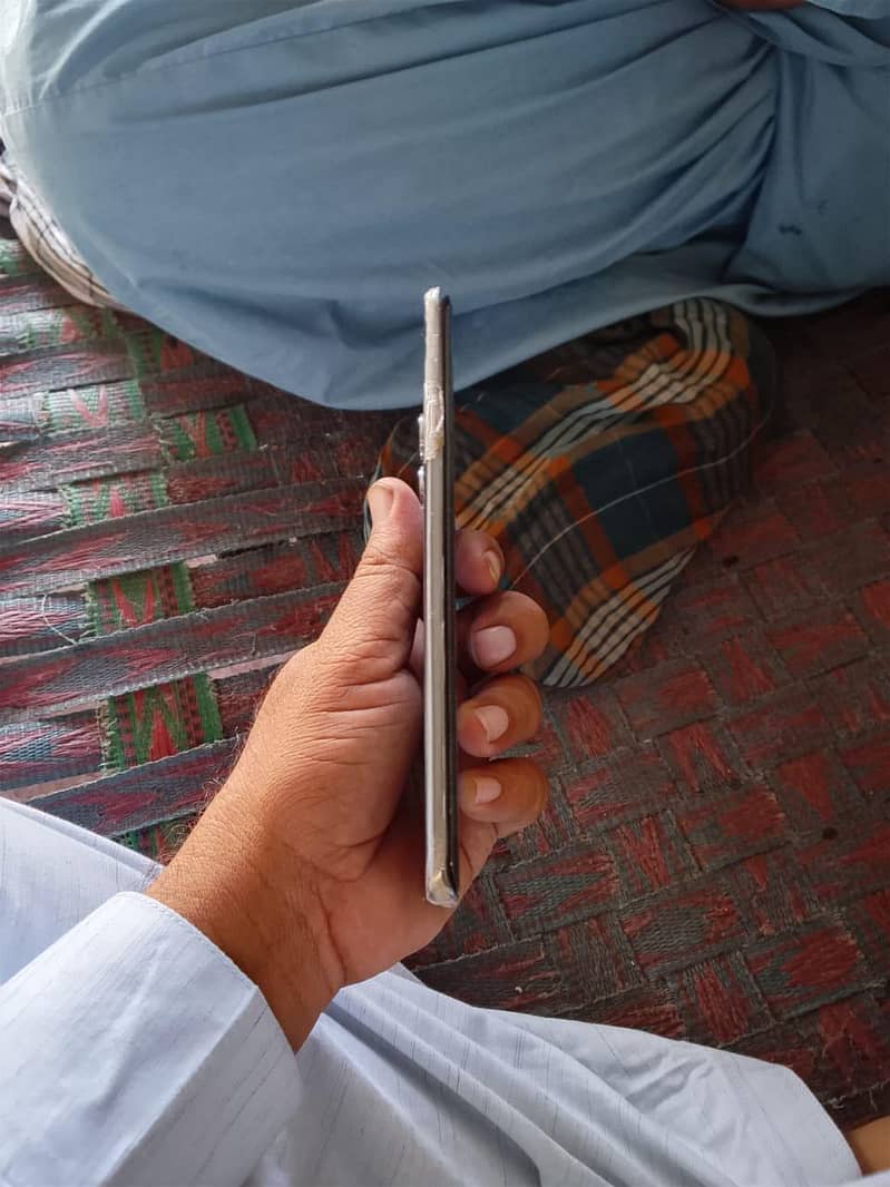 Tecno CAMON 40 Pro 4