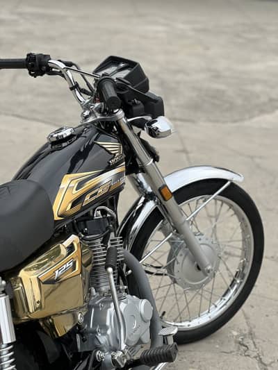 Honda CG 125 s (2026) Gold Edition