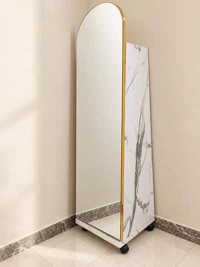 luxury Full length dressing mirror with built in storage cabinet 10/10
