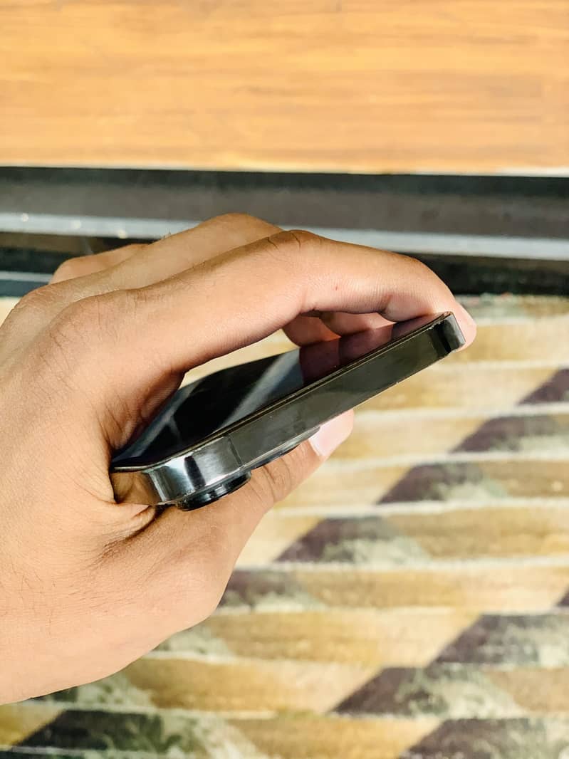 Apple iPhone 13 Pro Max 4