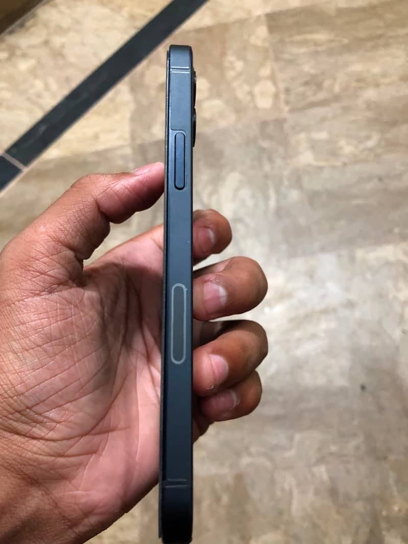 Apple iPhone 12 3