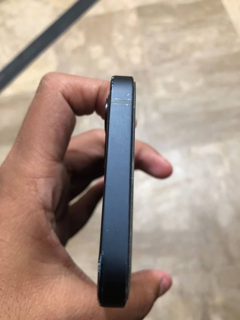 Apple iPhone 12 4