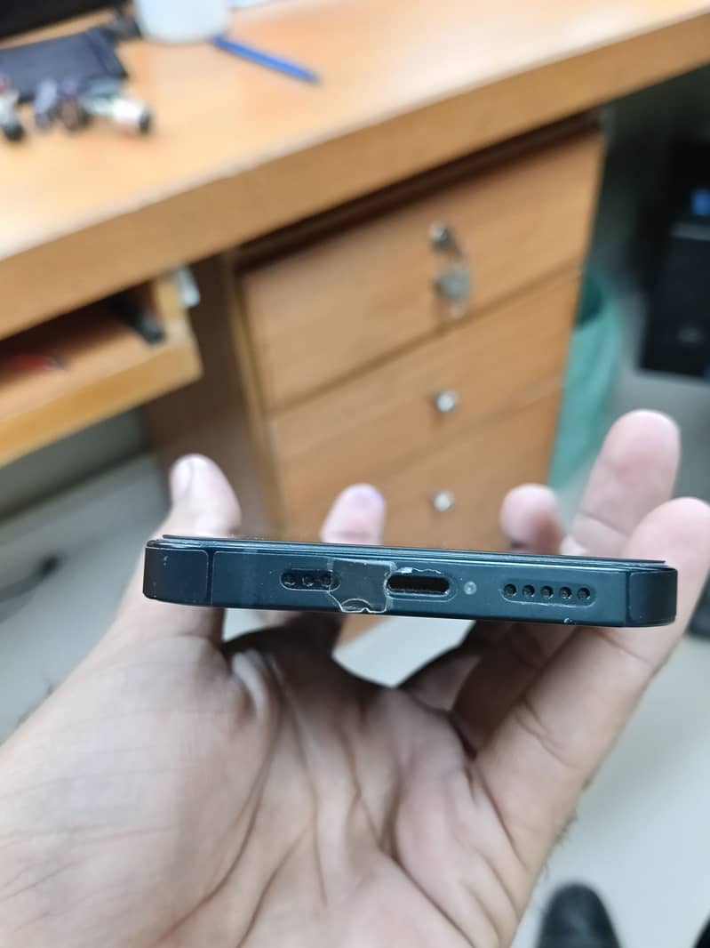 Apple iPhone 13 7