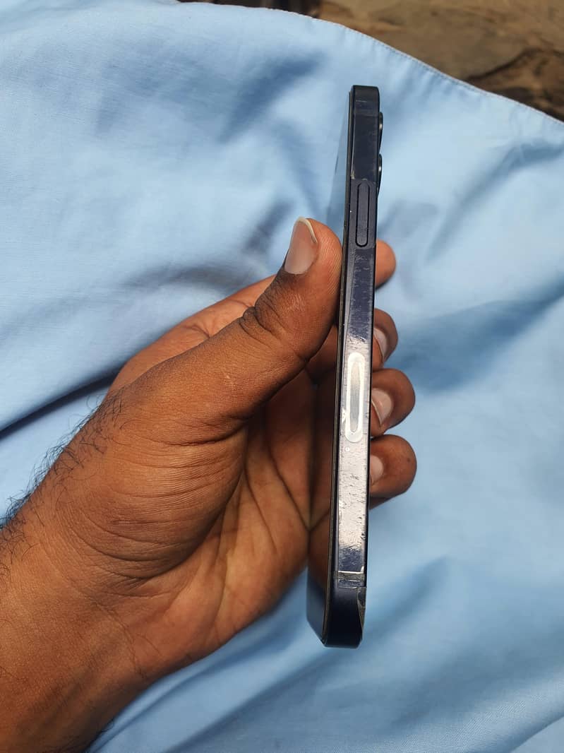 Apple iPhone 12 2
