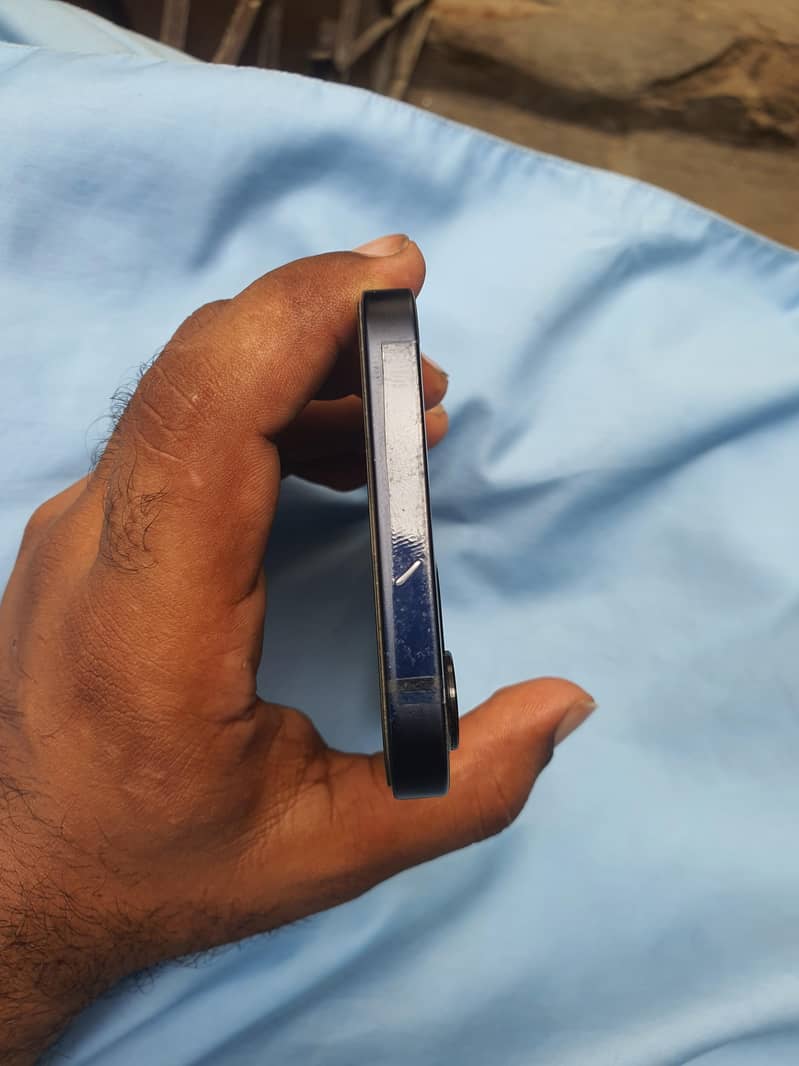 Apple iPhone 12 3