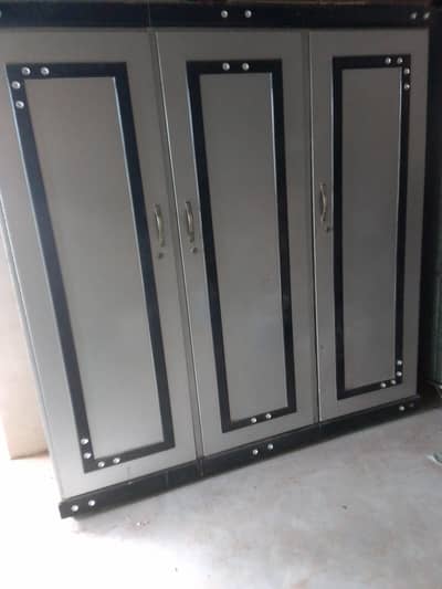 3 doors wardrobes