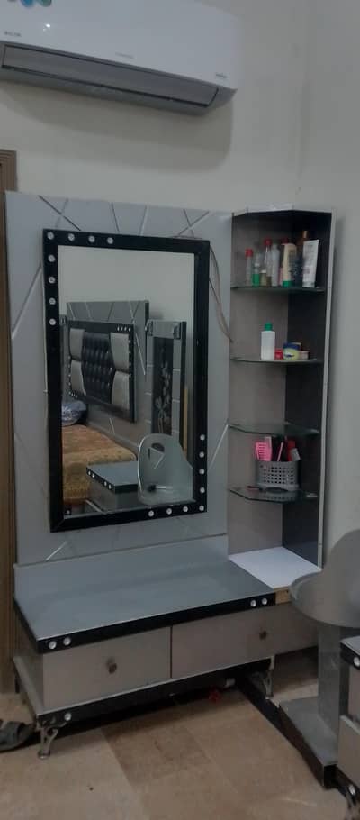 Dressing table