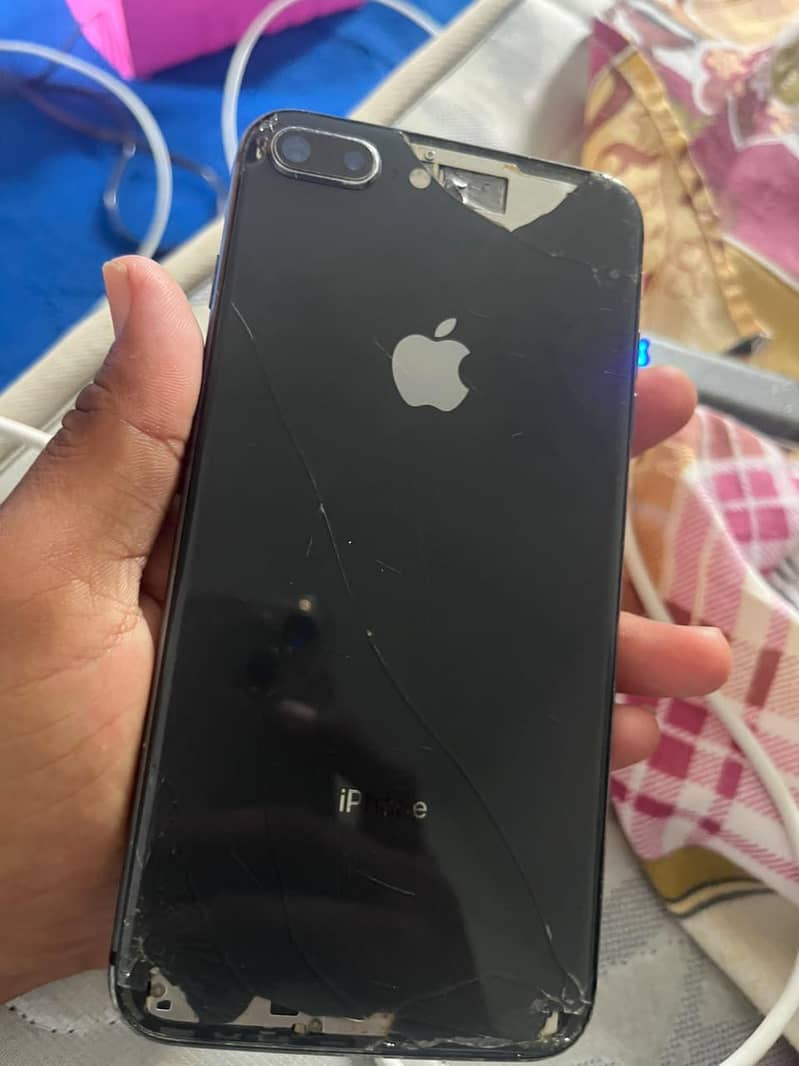 Apple iPhone 8 Plus 1