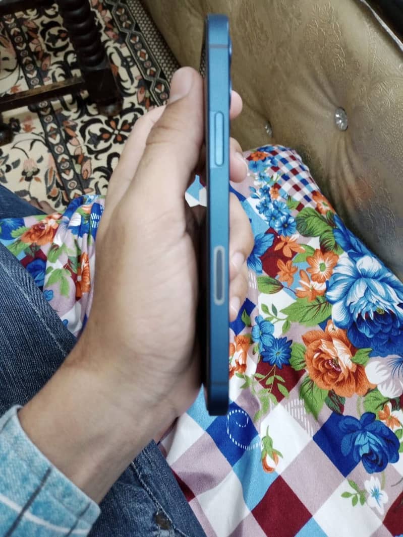 Apple iPhone 12 2