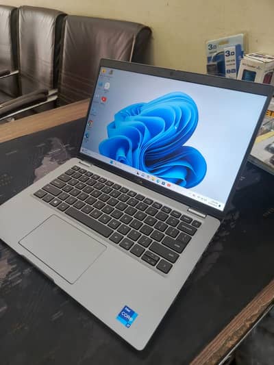 Dell Latitude 5431 12th Gen i7-1270P 16GB DDR5 256GB SSD FHD IPS LED