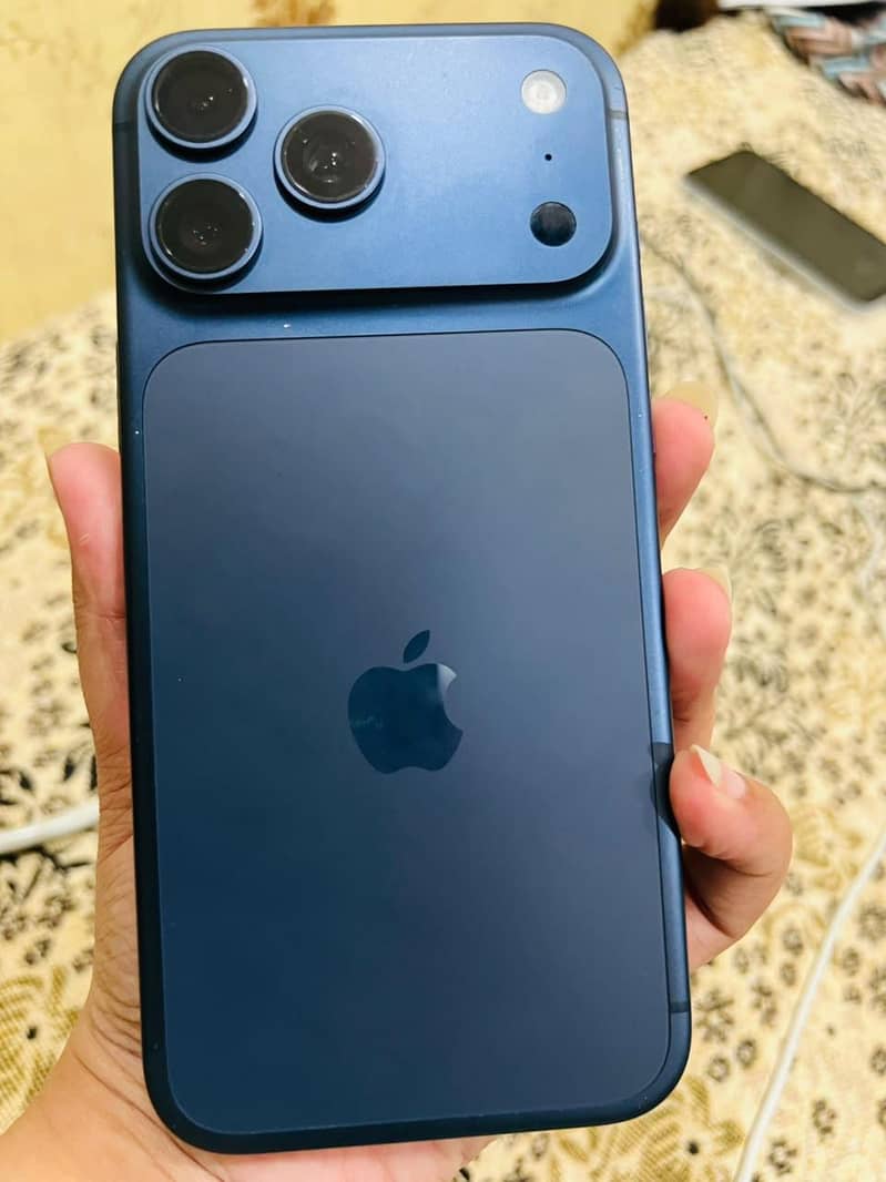 Apple iPhone 17 Pro Max 0