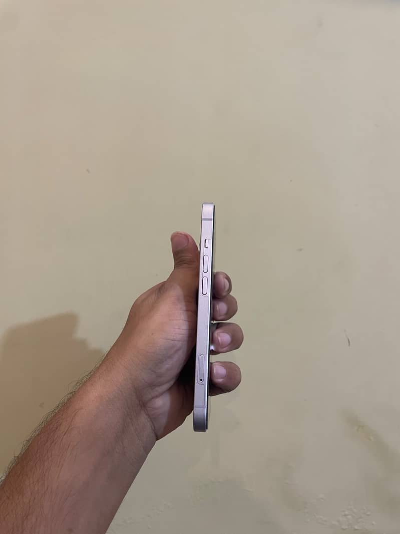 Apple iPhone 14 4
