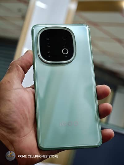 iQOO 13 — MINT GREEN \ best mobile for gaming and camera