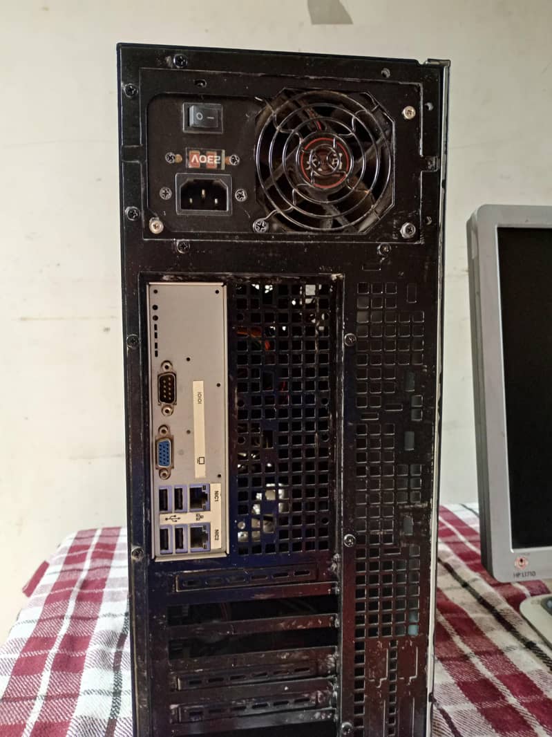 Tower PC Intel Xeon With LCD 1