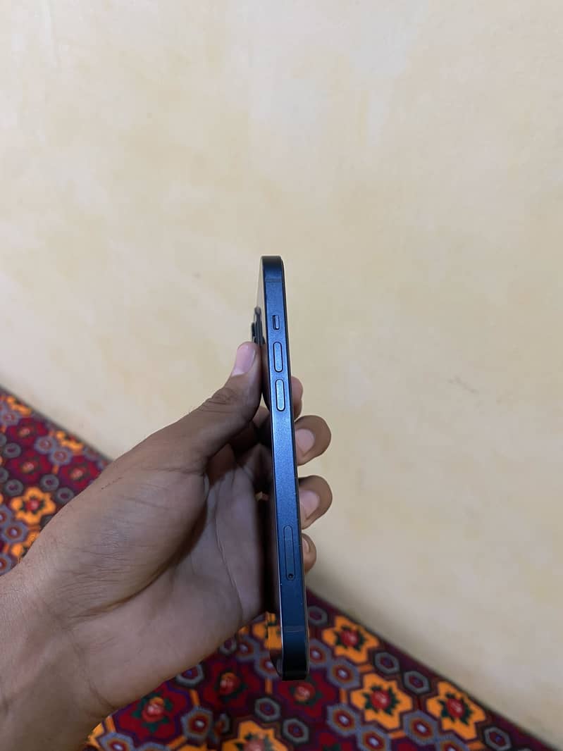 Apple iPhone 13 1