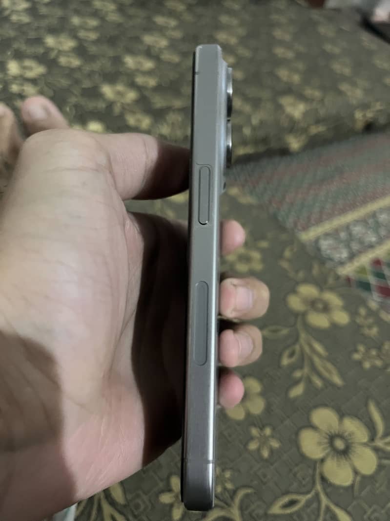 Apple iPhone 15 Pro 2
