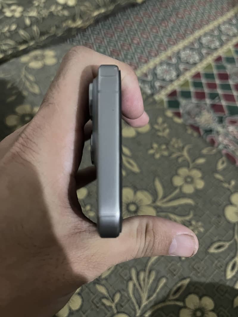 Apple iPhone 15 Pro 3