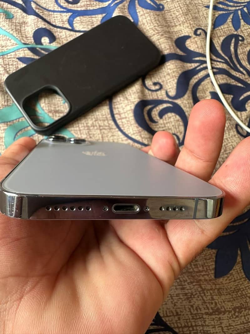 Apple iPhone 13 Pro Max 2