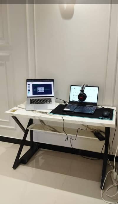 Modern office table/ computer table / brand new / 10by10 codition