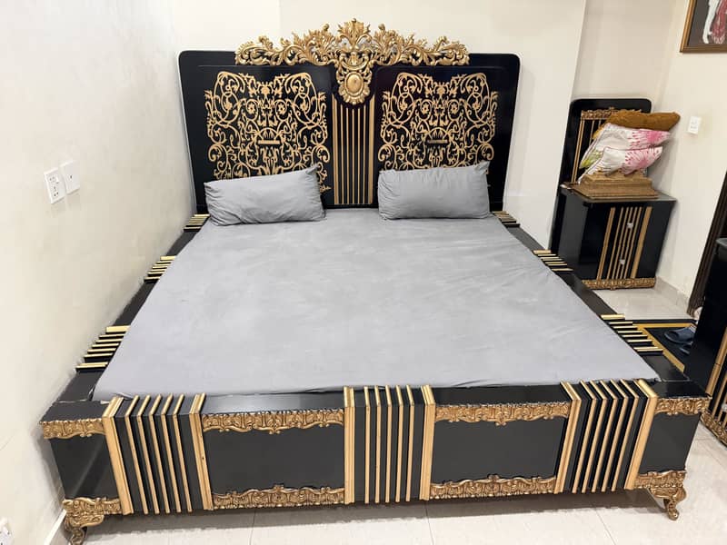 King Size Bed With Dressing & Side Tablea 0