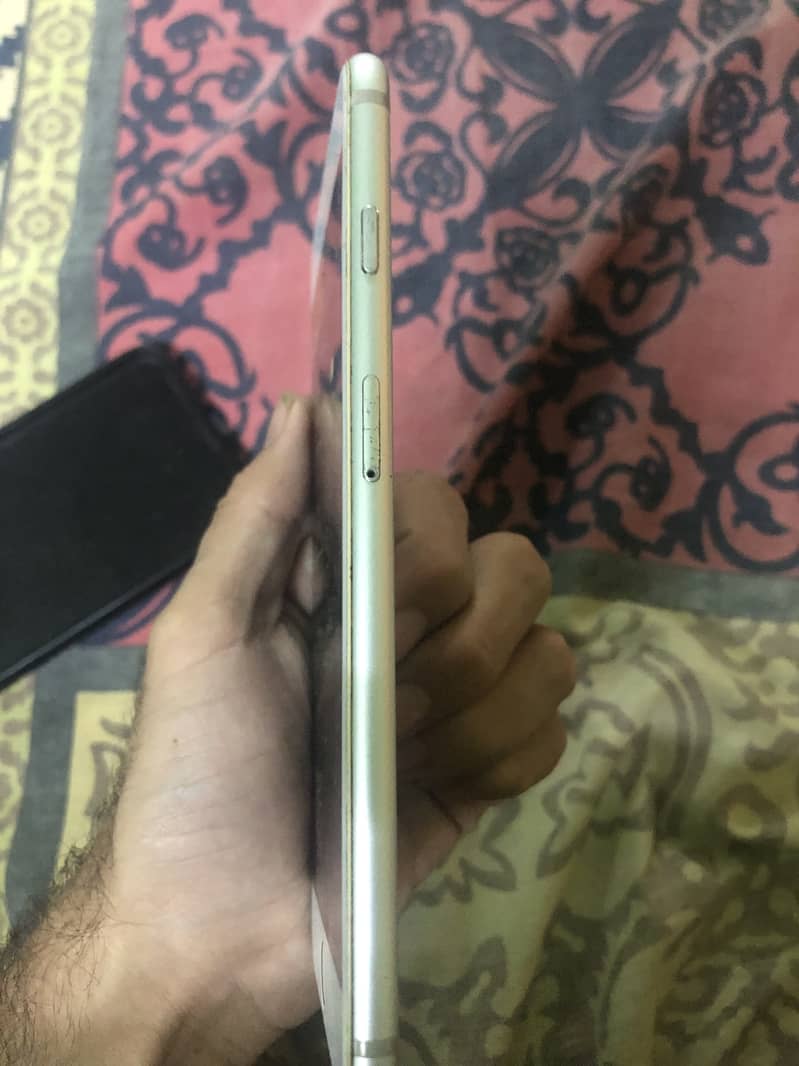 Apple iPhone 6S Plus 2