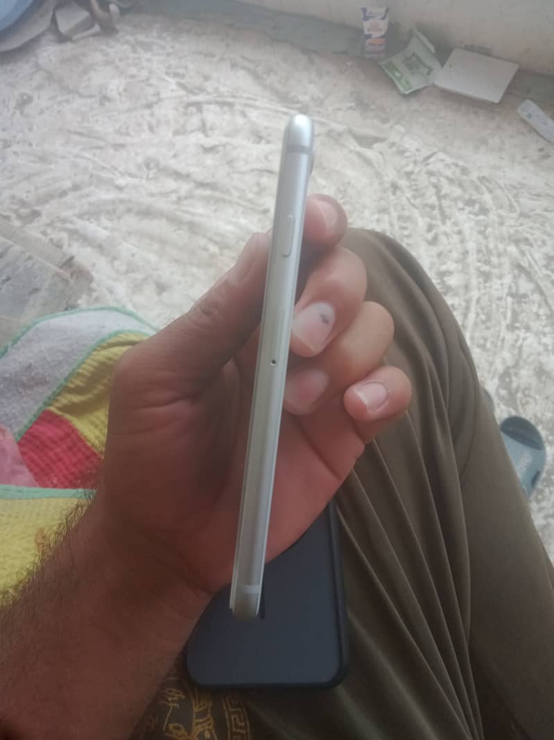 Apple iPhone 8 1