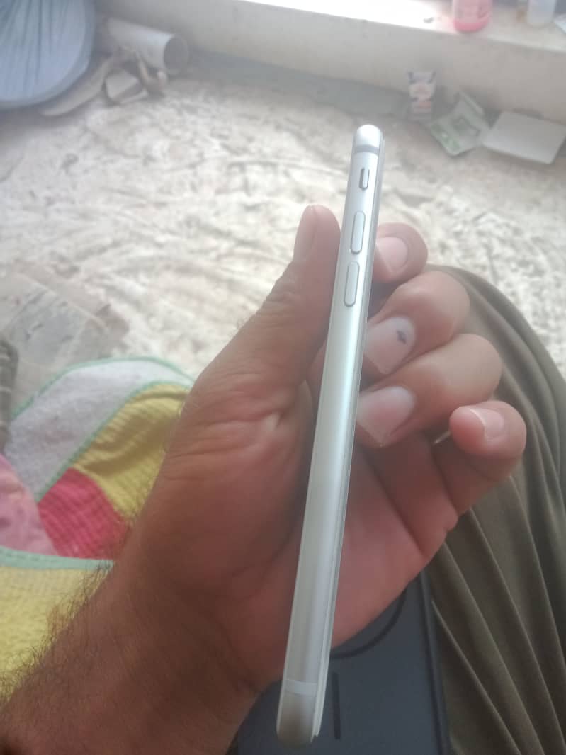 Apple iPhone 8 3