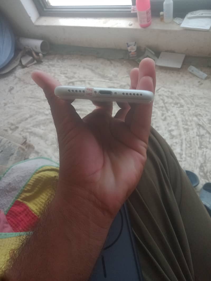 Apple iPhone 8 4