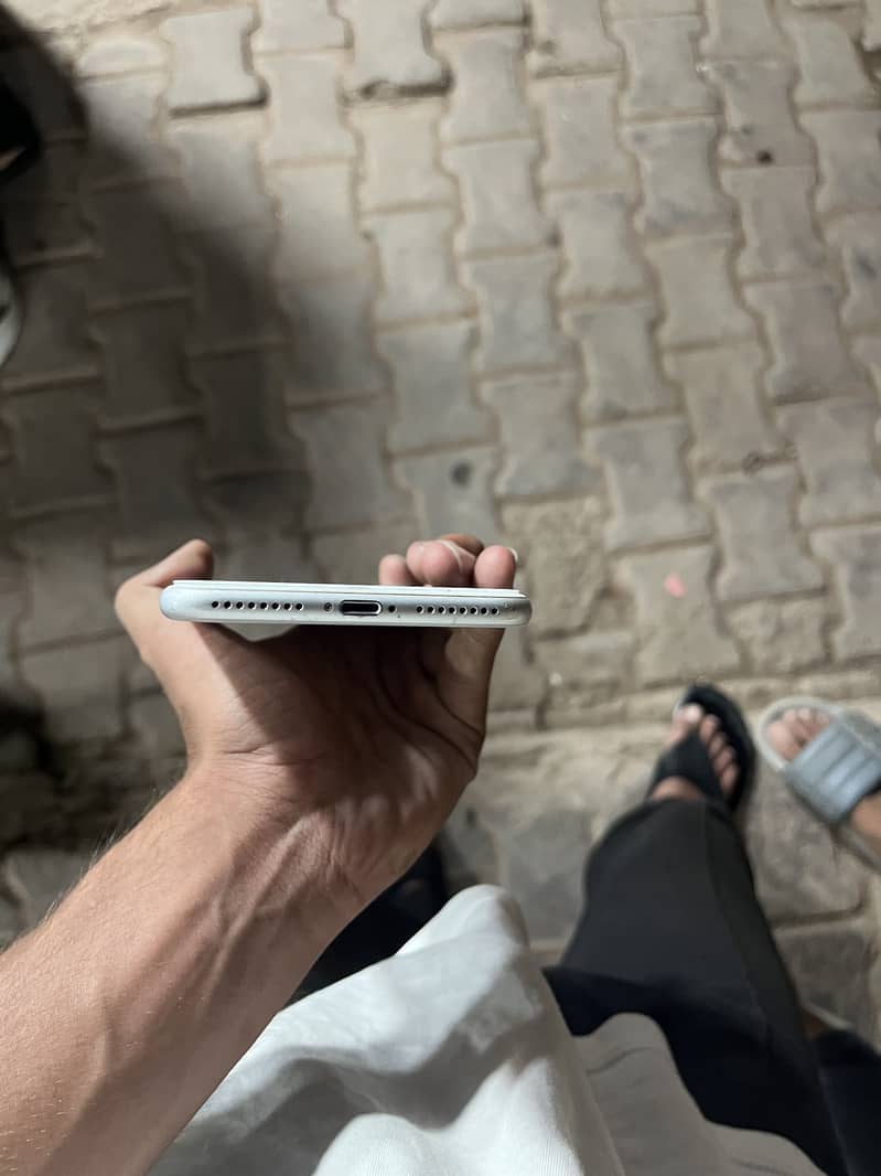 Apple iPhone 7 Plus 5