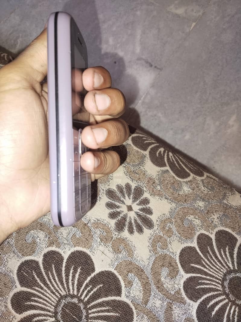 Q Mobile 1