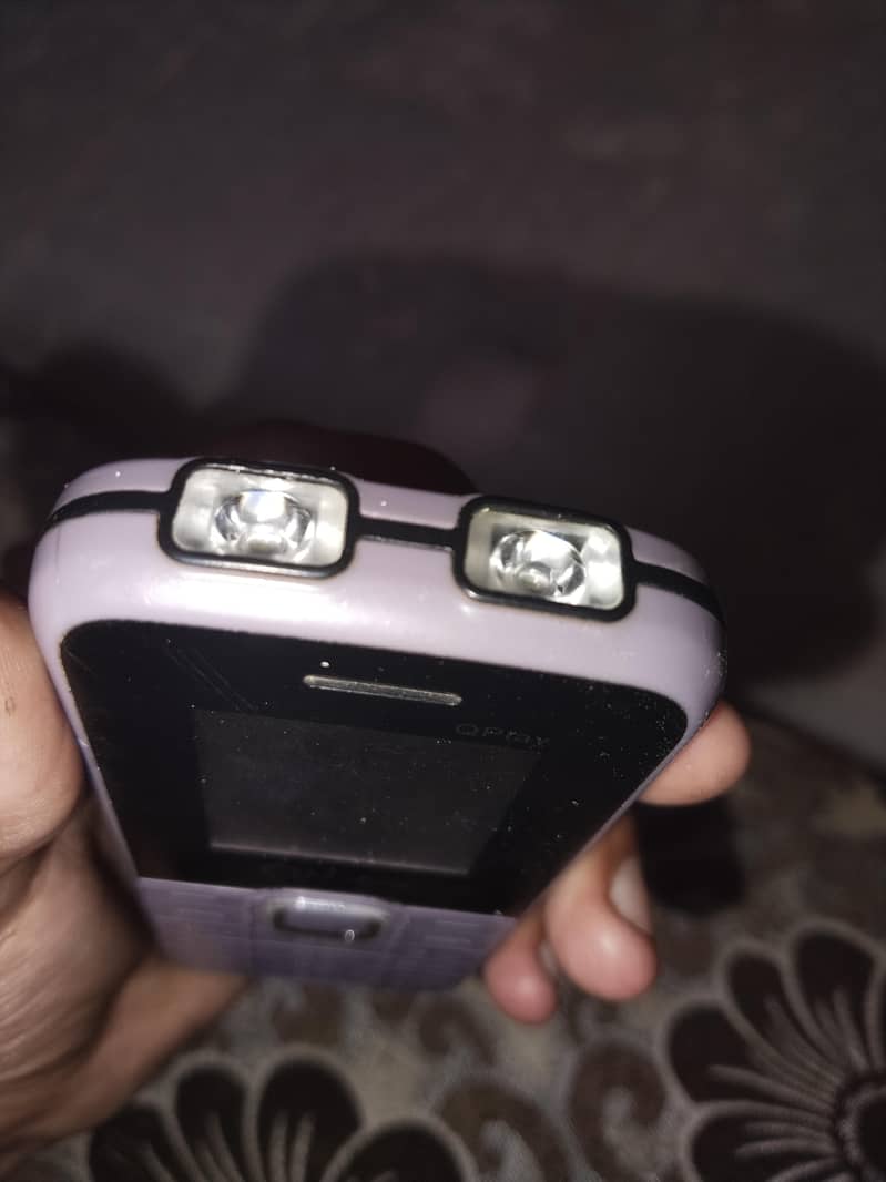Q Mobile 3