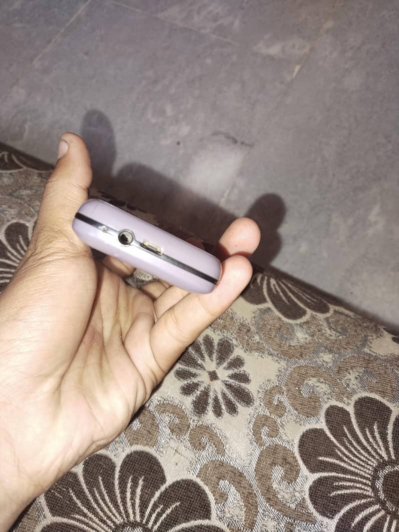 Q Mobile 4
