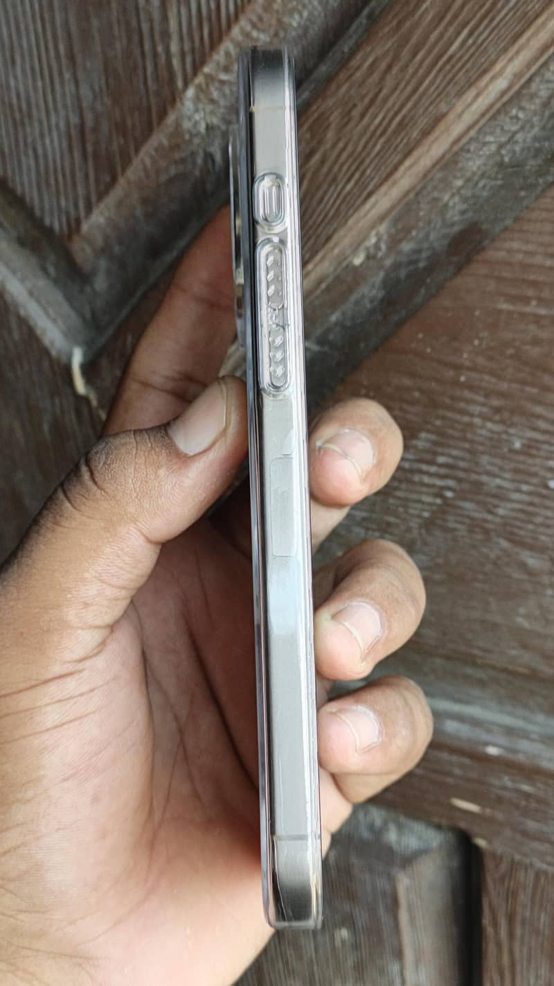 Apple iPhone 16 Pro Max 4