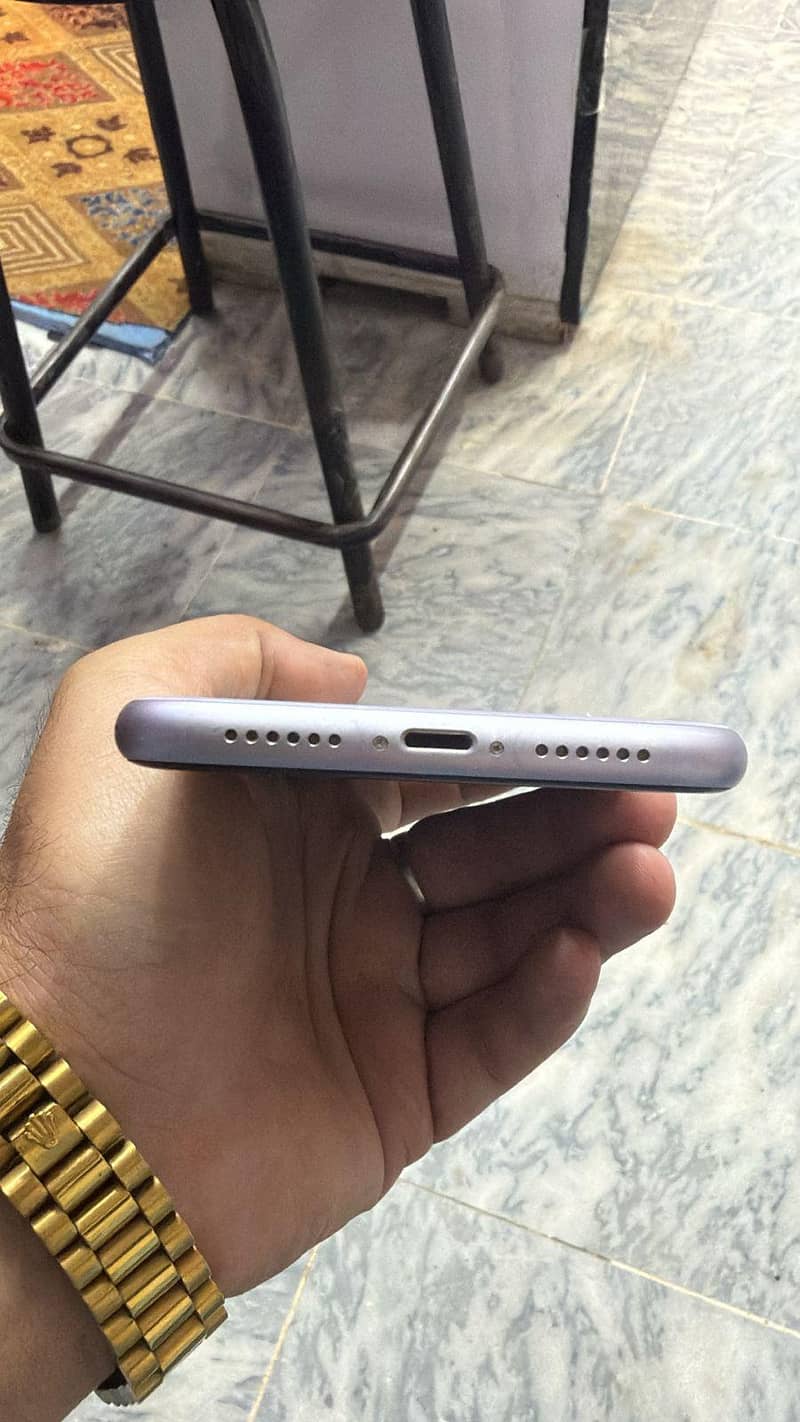 Apple iPhone 11 3