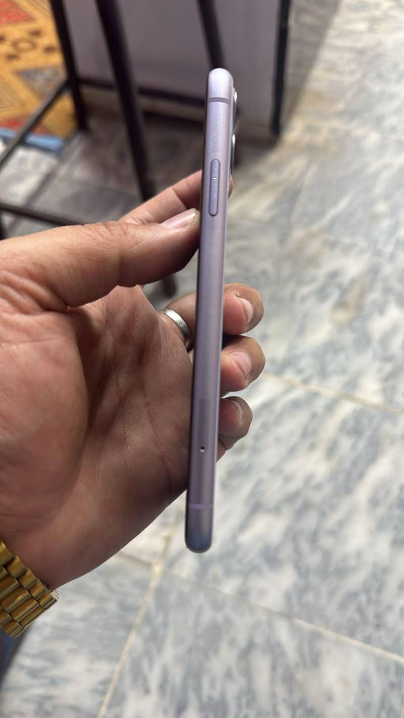 Apple iPhone 11 4