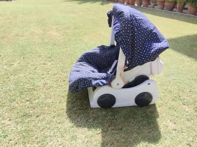 Carry cot 3-in-1 with stand. NO DELIVERY.