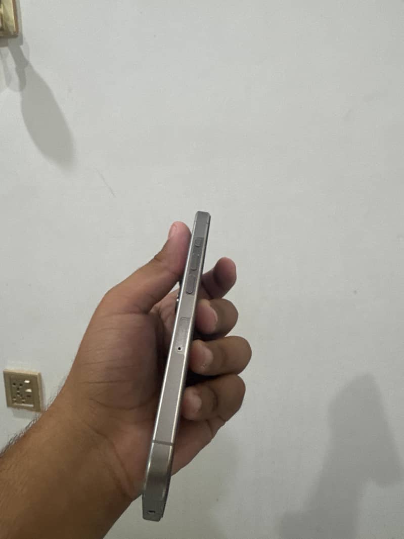 Apple iPhone 15 Pro 0