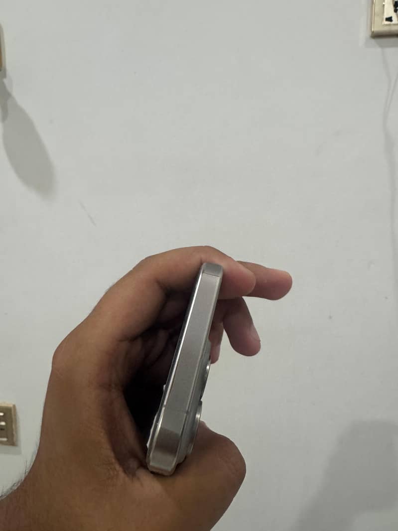 Apple iPhone 15 Pro 2
