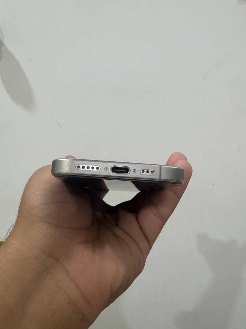 Apple iPhone 15 Pro 3