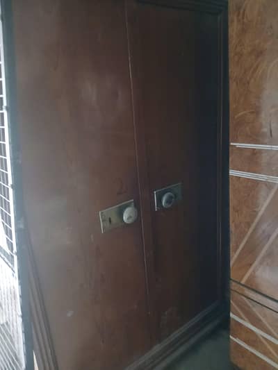 Iron Almari Heavy Good Condition at Throw Away Price 03334239020