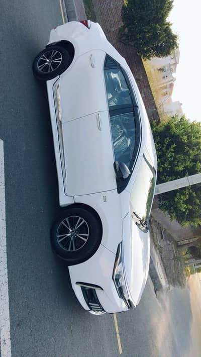 Toyota Corolla gli 2018 super white