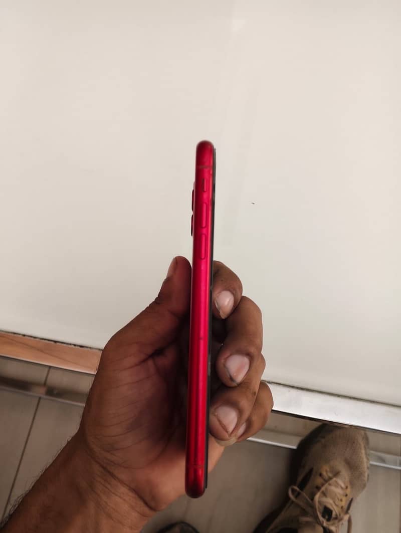 Apple iPhone 11 4