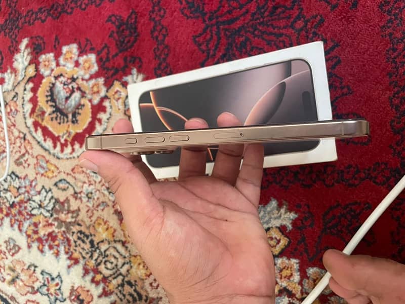 Apple iPhone 16 Pro Max 2