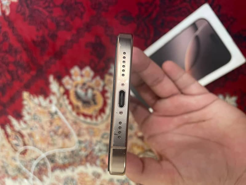 Apple iPhone 16 Pro Max 3