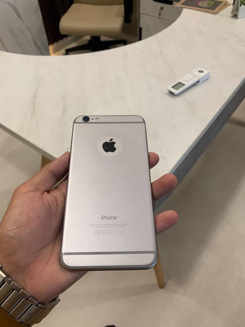 Apple iPhone 6 Plus 0