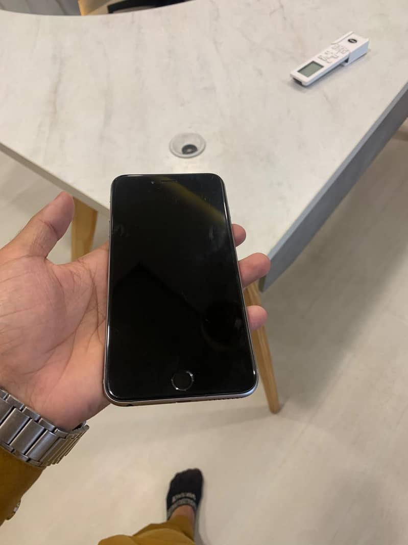 Apple iPhone 6 Plus 1