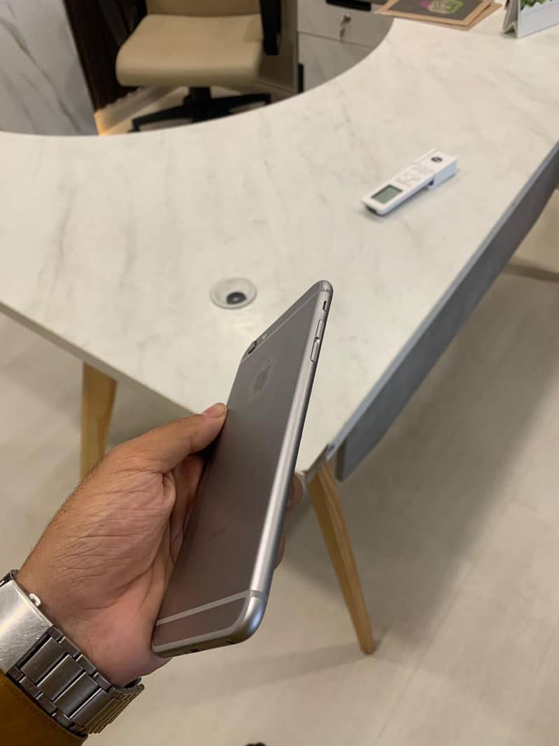 Apple iPhone 6 Plus 2