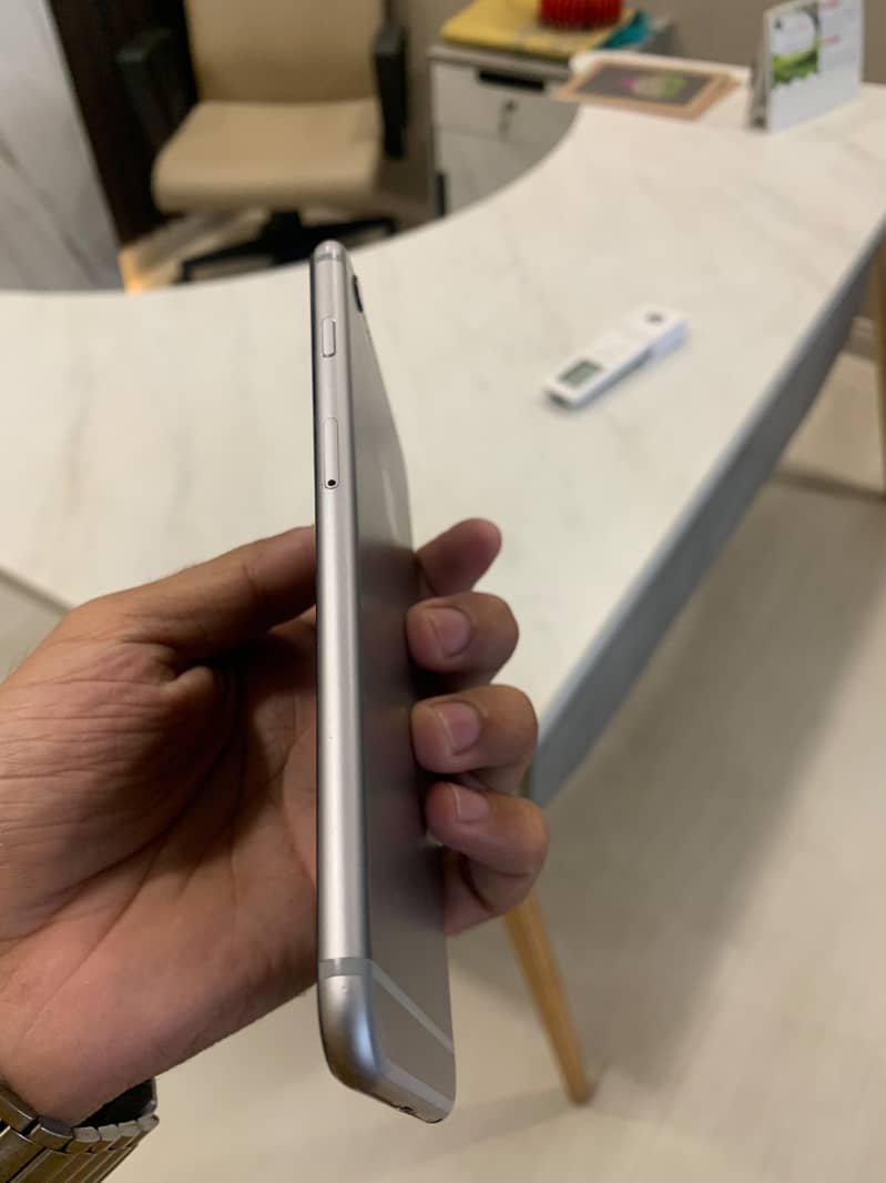 Apple iPhone 6 Plus 4