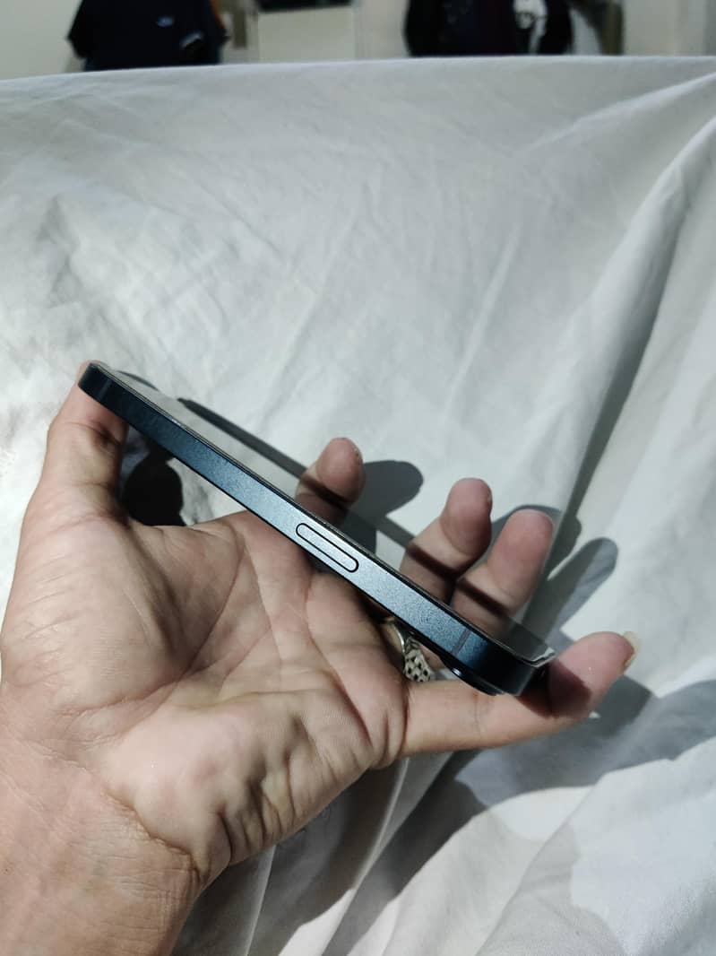 Apple iPhone 14 3